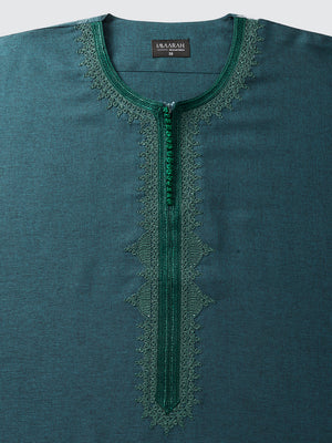 Close-up of Imaarah Qasr Moroccan Thobe neckline in Emerald Green