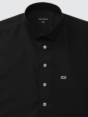 Imaarah Najd Saudi Thobe Black – Shirt Collar Detail with Silver Imaarah Branded Buttons