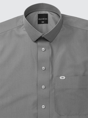 Imaarah Najd Saudi Thobe Grey – Shirt Collar Detail with Silver Imaarah Branded Buttons