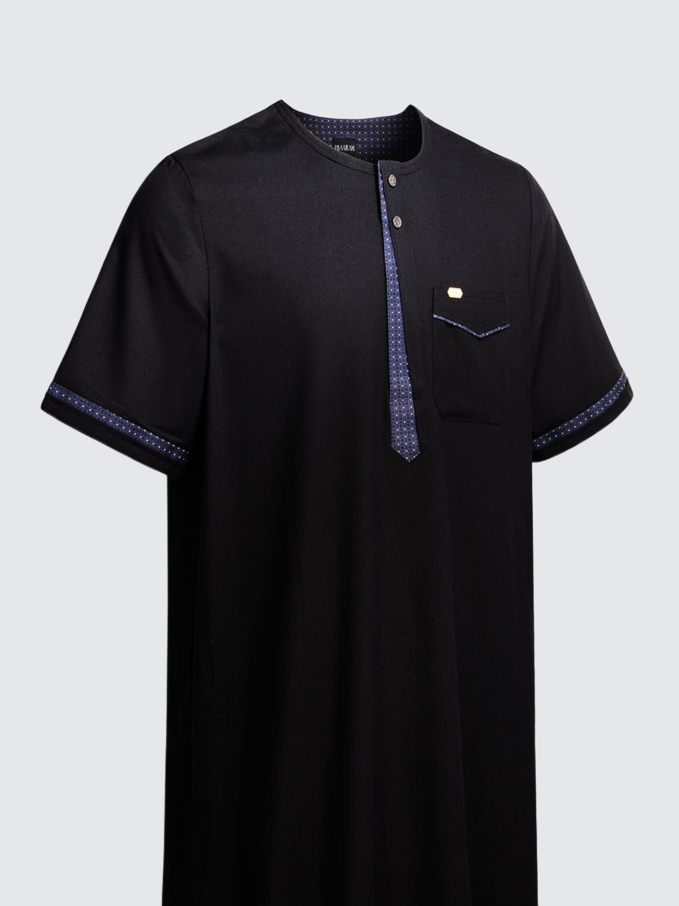 Imaarah Vantage short sleeve thobe black, upper body view highlighting short sleeves and chest pocket detail