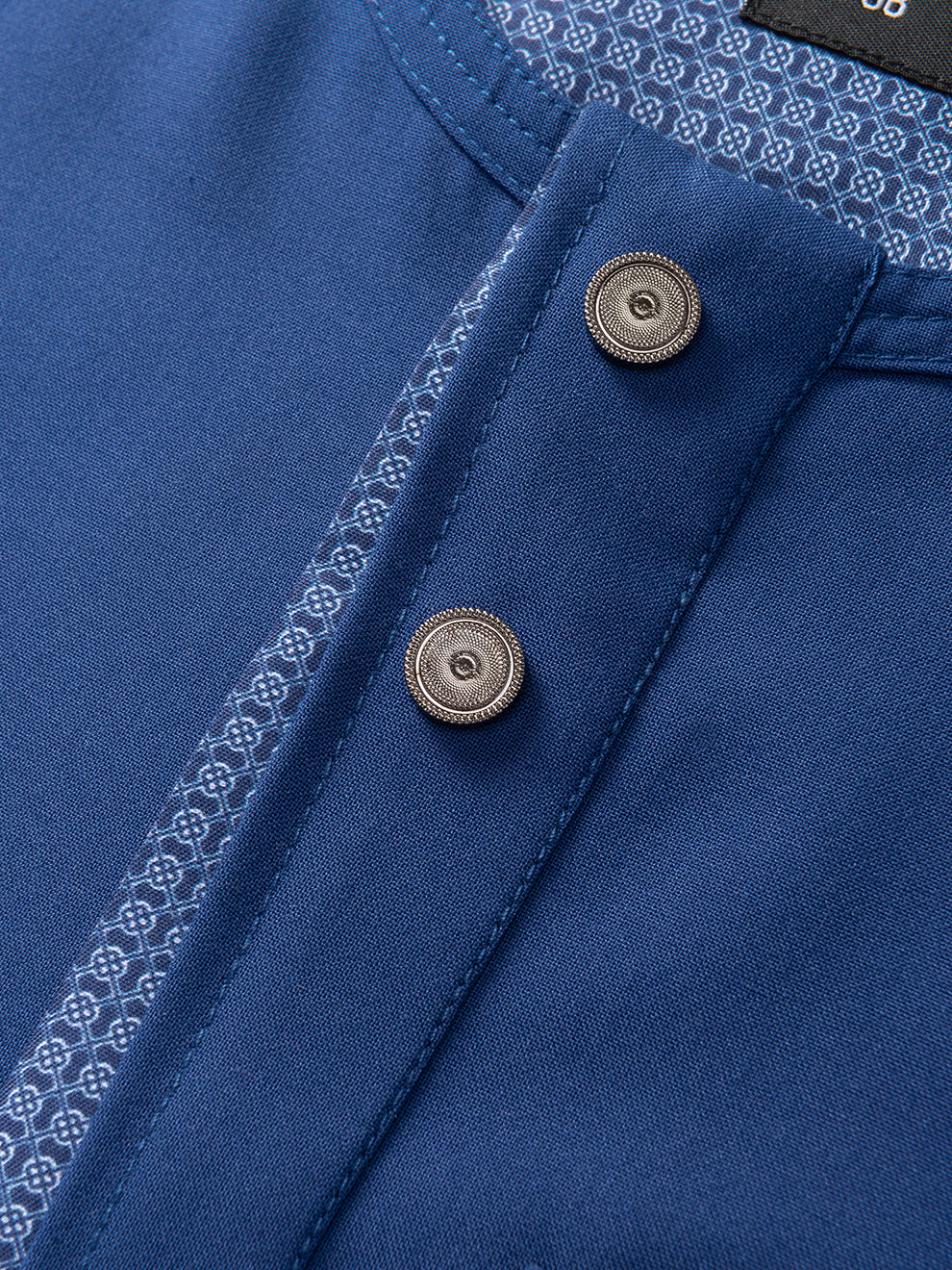 Imaarah Vantage navy short sleeve thobe, close-up detail of Imaarah premium buttons and fabric texture